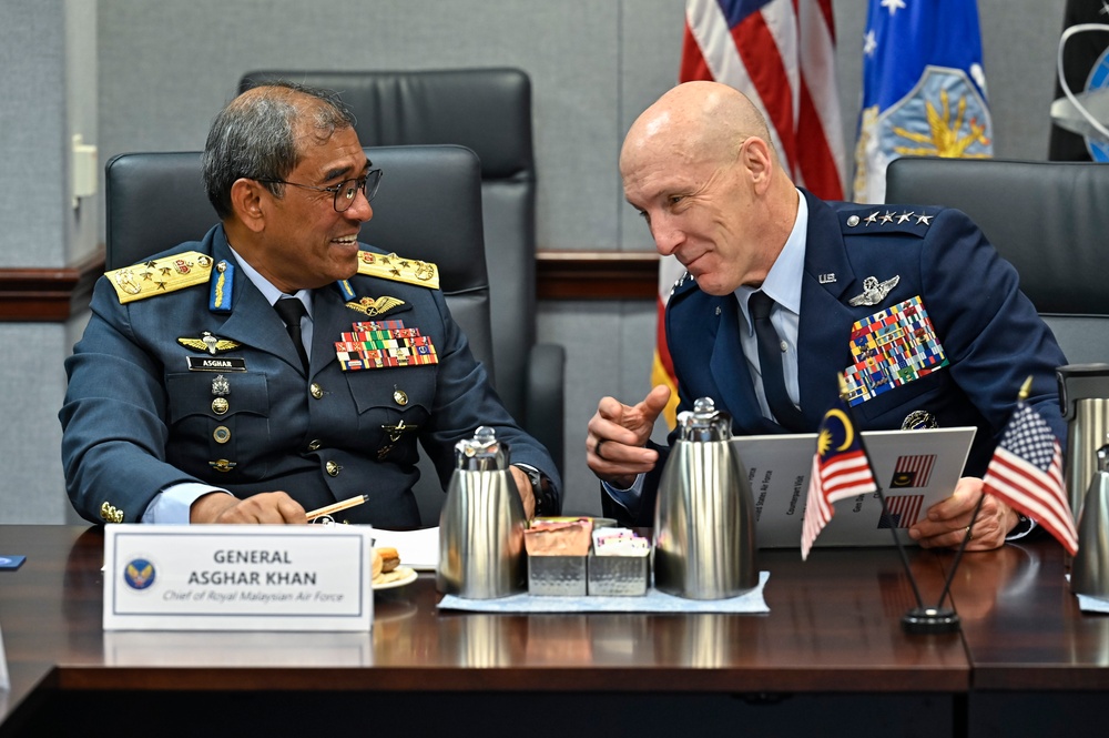 CSAF Allvin staff talks with Malaysia Gen. Asghar Khan