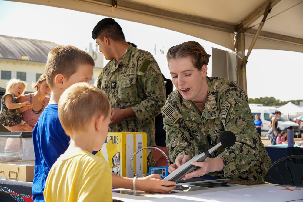 Navy and Marine Corps Force Health Protection Command Participate in Naval Air Station Oceana STEM Event