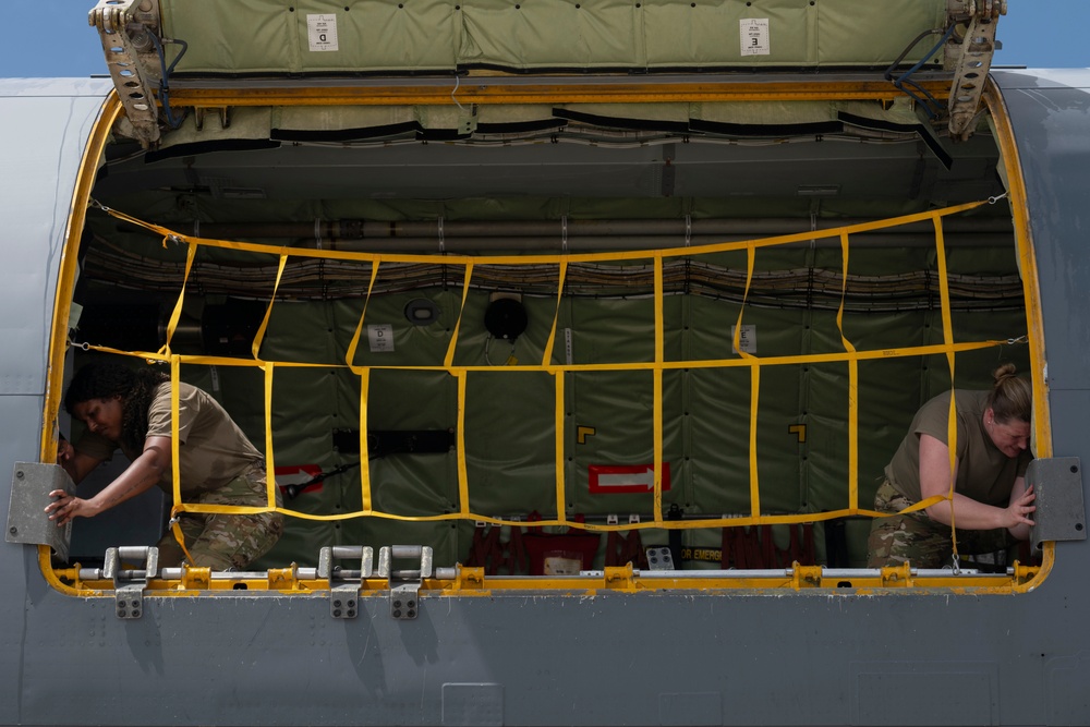 Boom operators prepare for cargo load