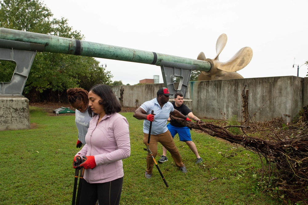 John C. Stennis Sailors volunteer at Newport News Mariners’ Museum