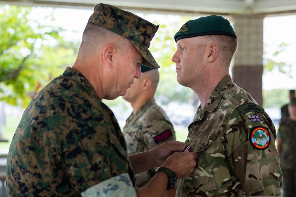 I MEF Commanding General presents King's Coronation Medal to British Commandos