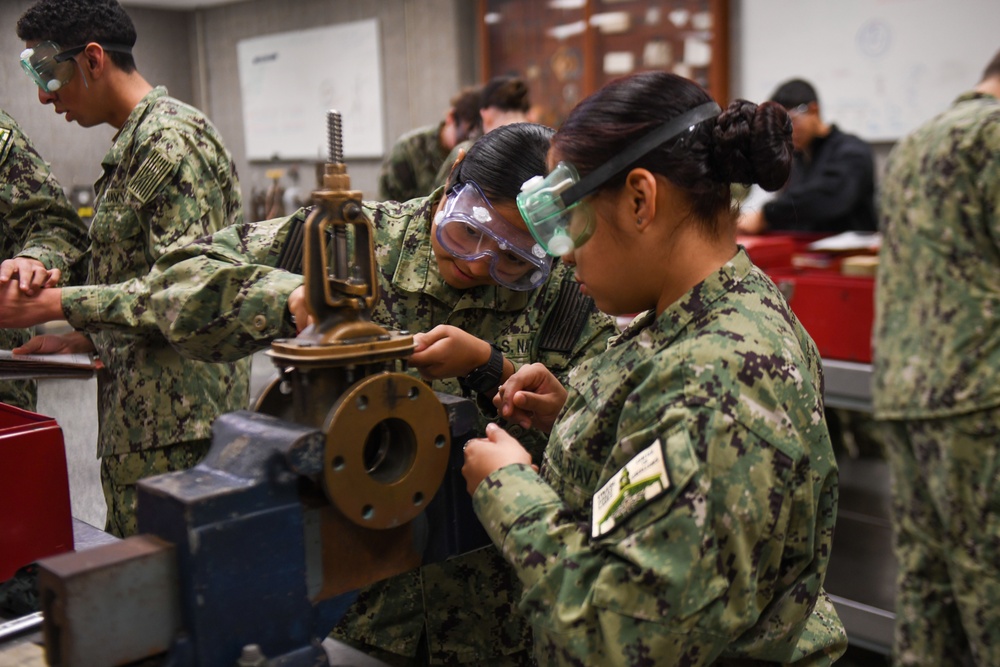 SWESC GL EPACT Students Practice Valve Maintenance
