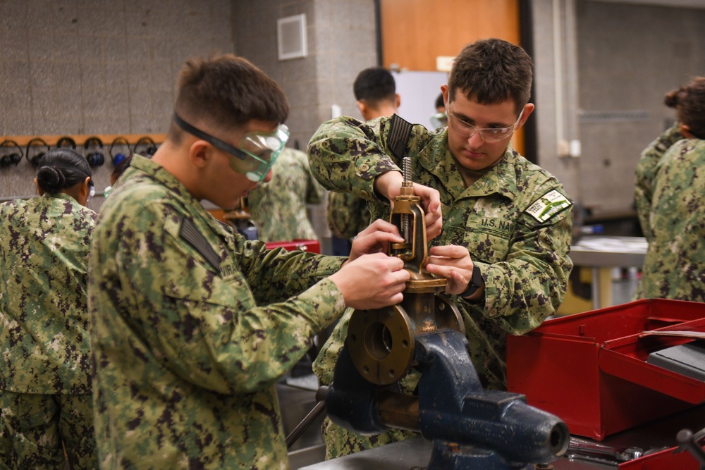 SWESC GL EPACT Students Practice Valve Maintenance