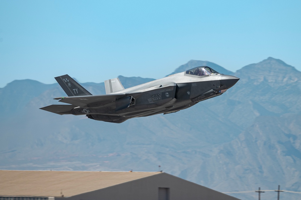 Tyndall AFB F-35s provide Weapons School Support