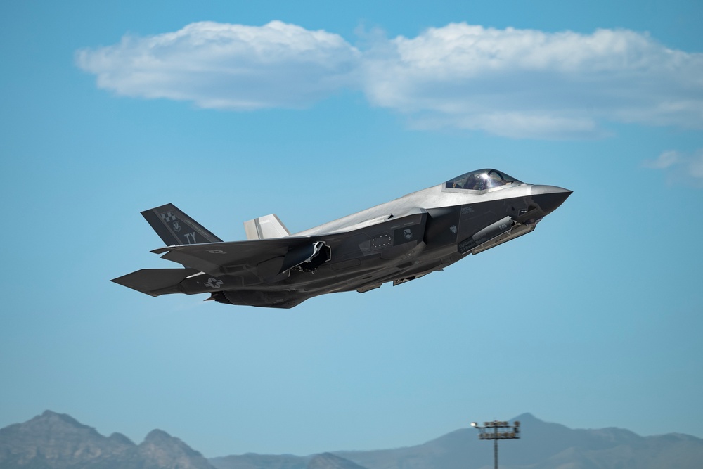 Tyndall AFB F-35s provide Weapons School Support
