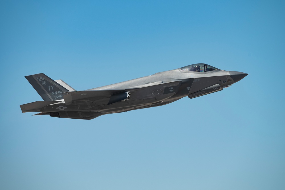 Tyndall AFB F-35s provide Weapons School Support