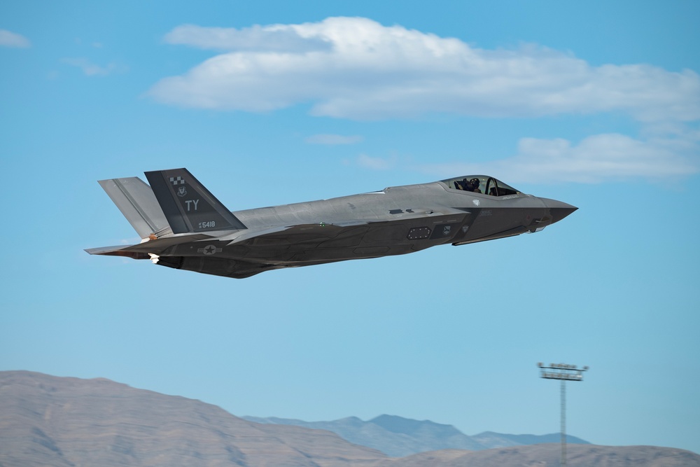 Tyndall AFB F-35s provide Weapons School Support