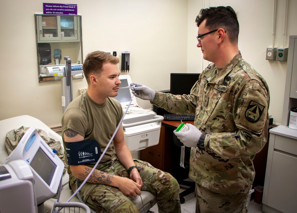 USAMRIID soldiers take win at MRC-E best medic competition