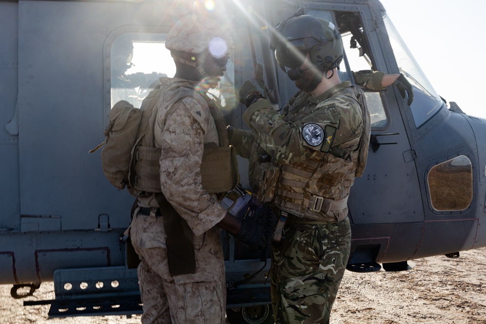 WTI 1-25: UH-1Y Venom refueling