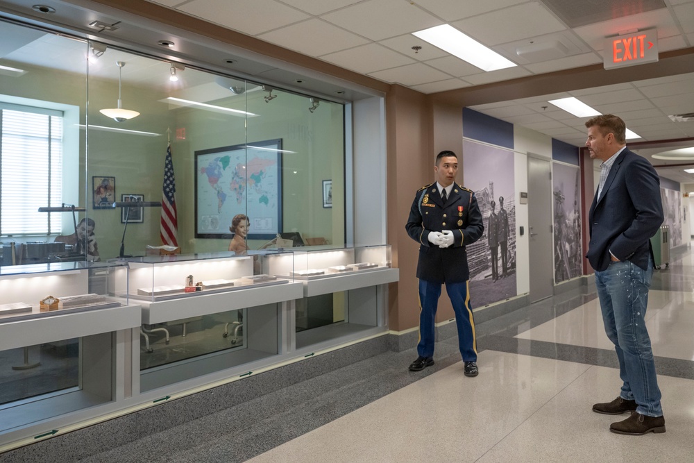 David Boreanaz visits Pentagon