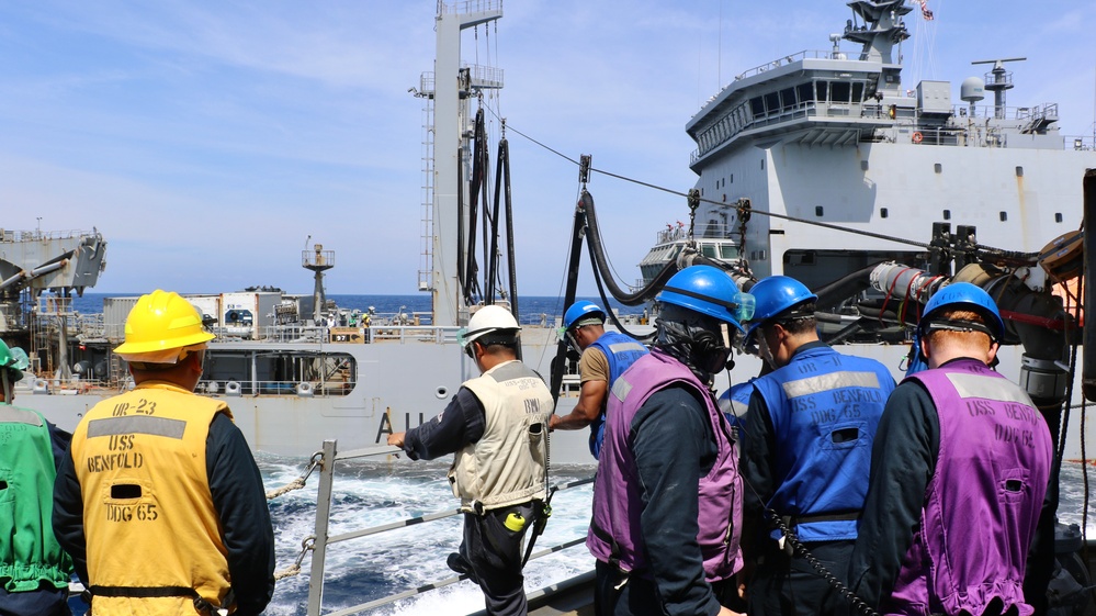 USS Benfold (DDG 65) Conducts Routine Operations