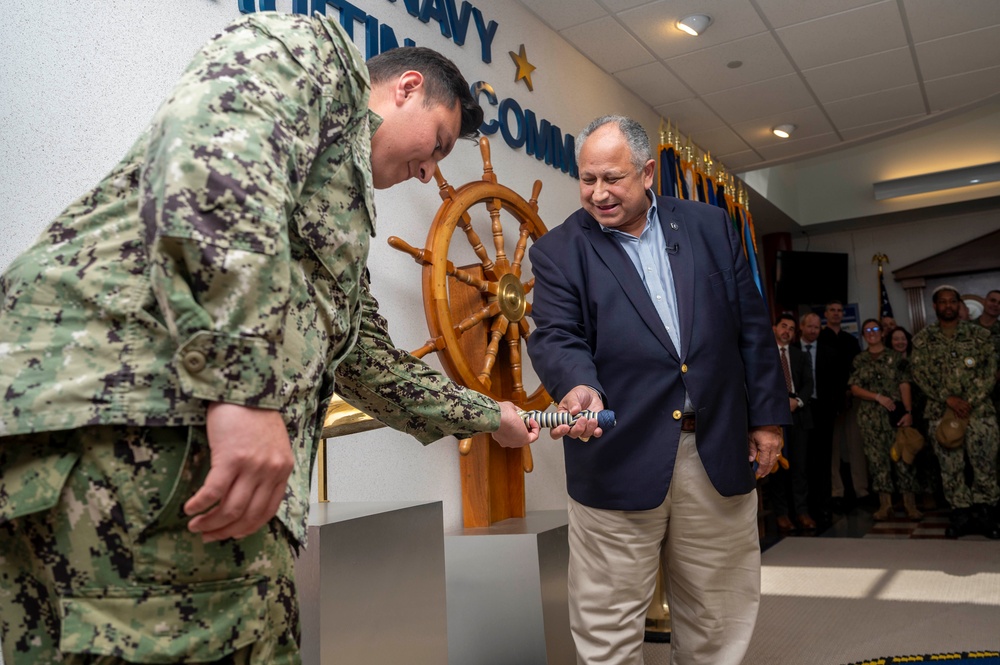 SECNAV Visits Navy Recruiting Command