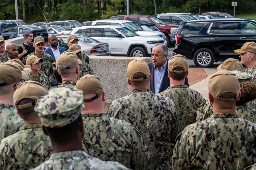 SECNAV Visits Navy Recruiting Command