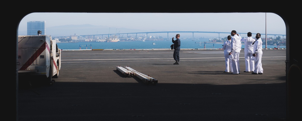 USS Ronald Reagan (CVN 76) arrives at Naval Air Station North Island, San Diego