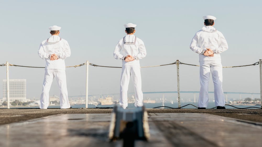 USS George Washington Sailors Man the Rails