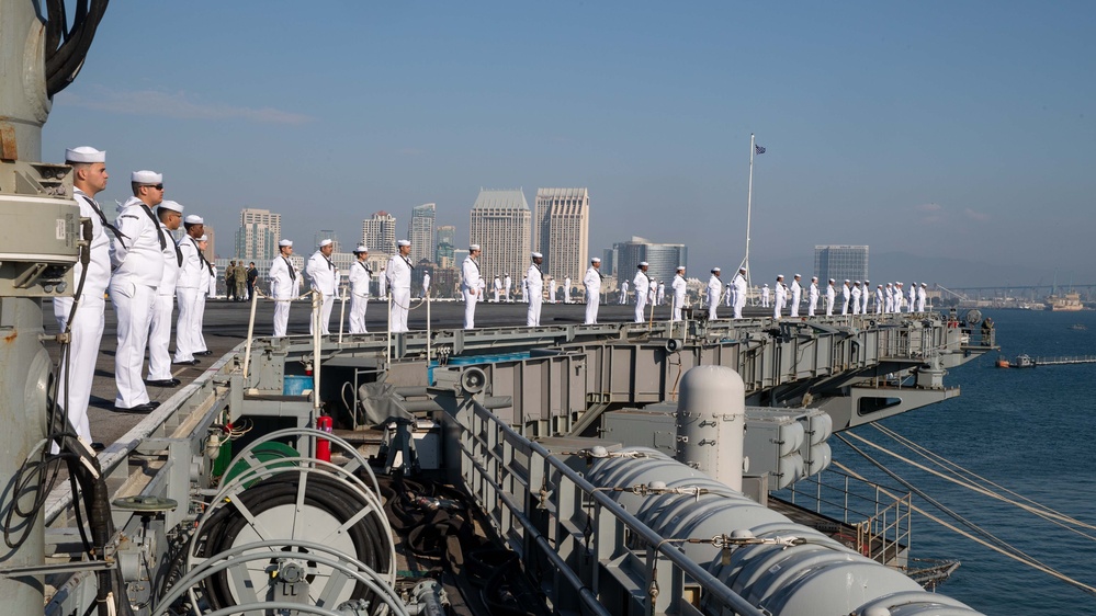 USS George Washington Sailors Man the Rails