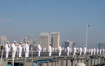 USS George Washington transits to Japan