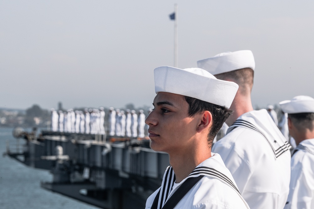 USS George Washington Sailors man the rails