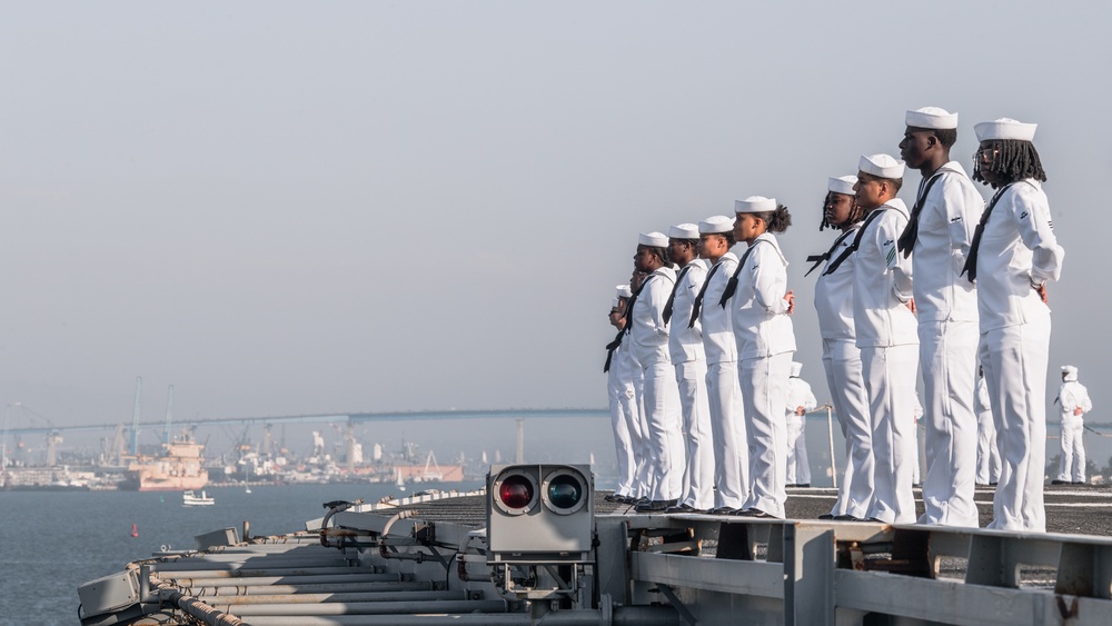 USS George Washington Sailors man the rails