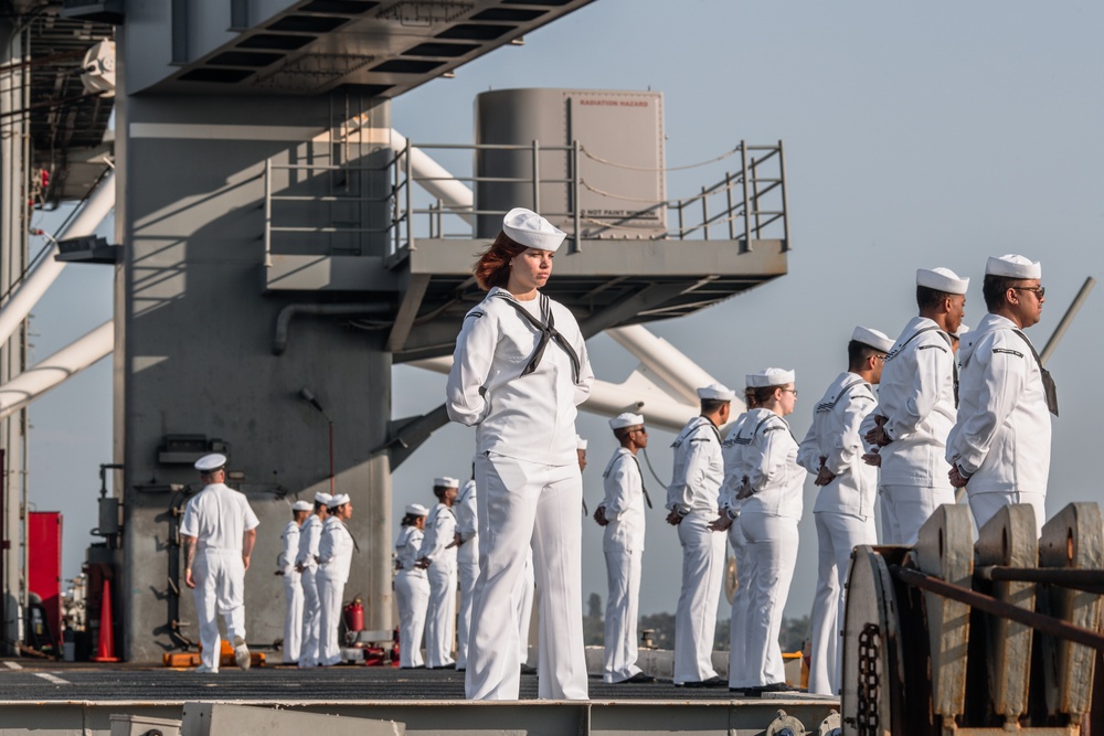 USS George Washington Sailors man the rails