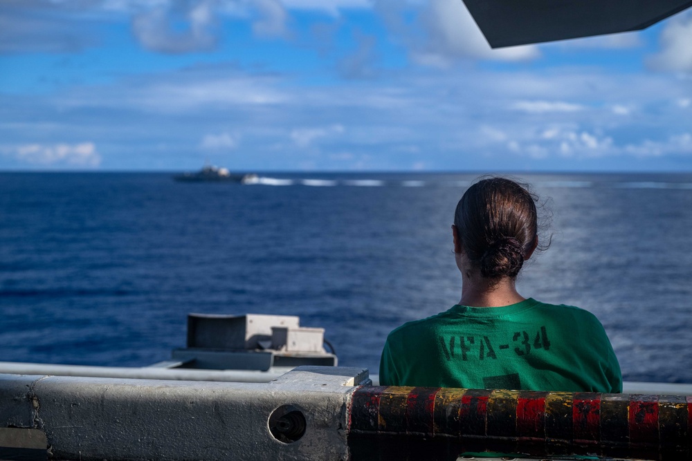 USS Theodore Roosevelt Refuels USS Mobile in Pacific Ocean