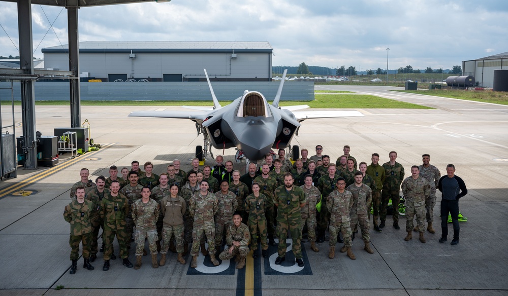 48 Fighter Wing Cobra Warrior 24-2 group photo