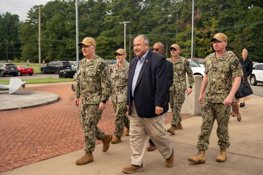 SECNAV Visits Navy Recruiting Command