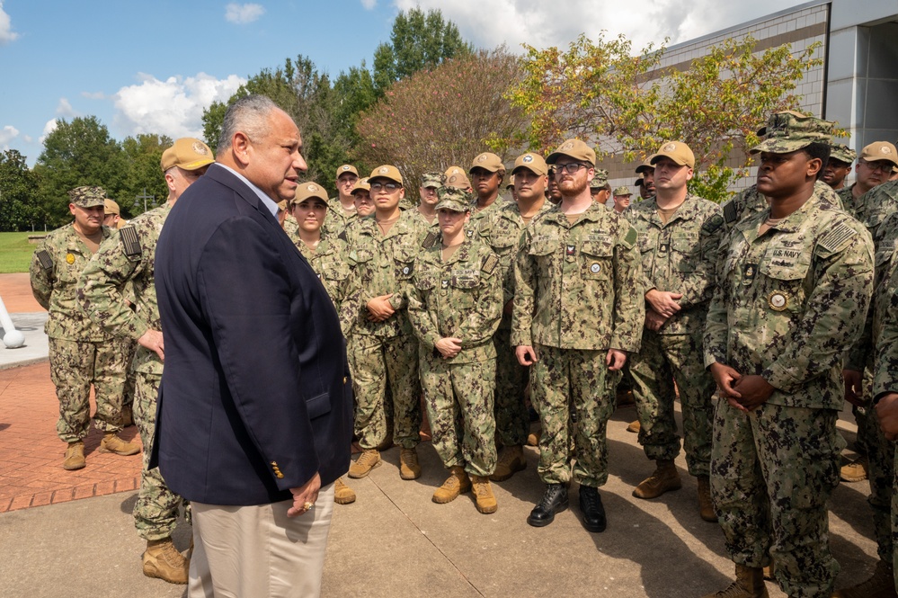 SECNAV Visits Navy Recruiting Command