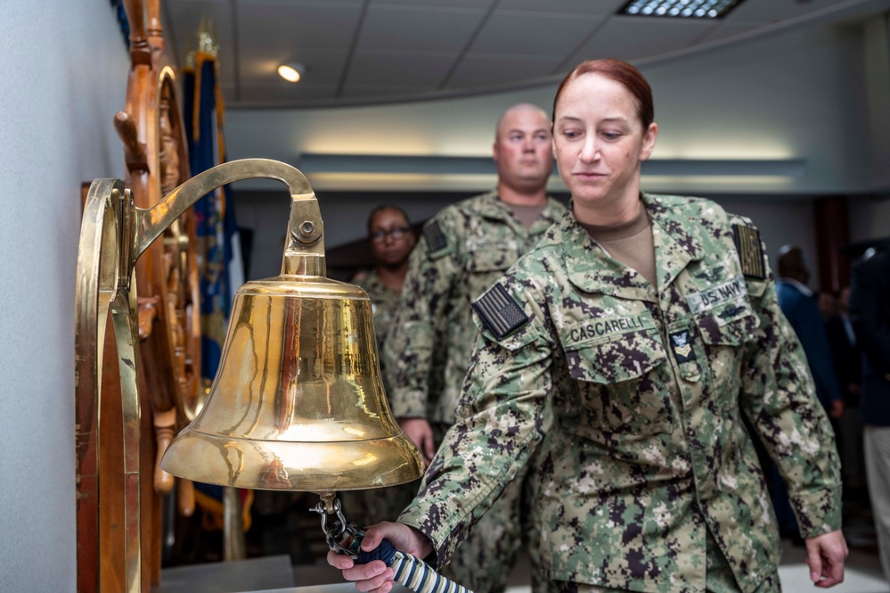 SECNAV Visits Navy Recruiting Command