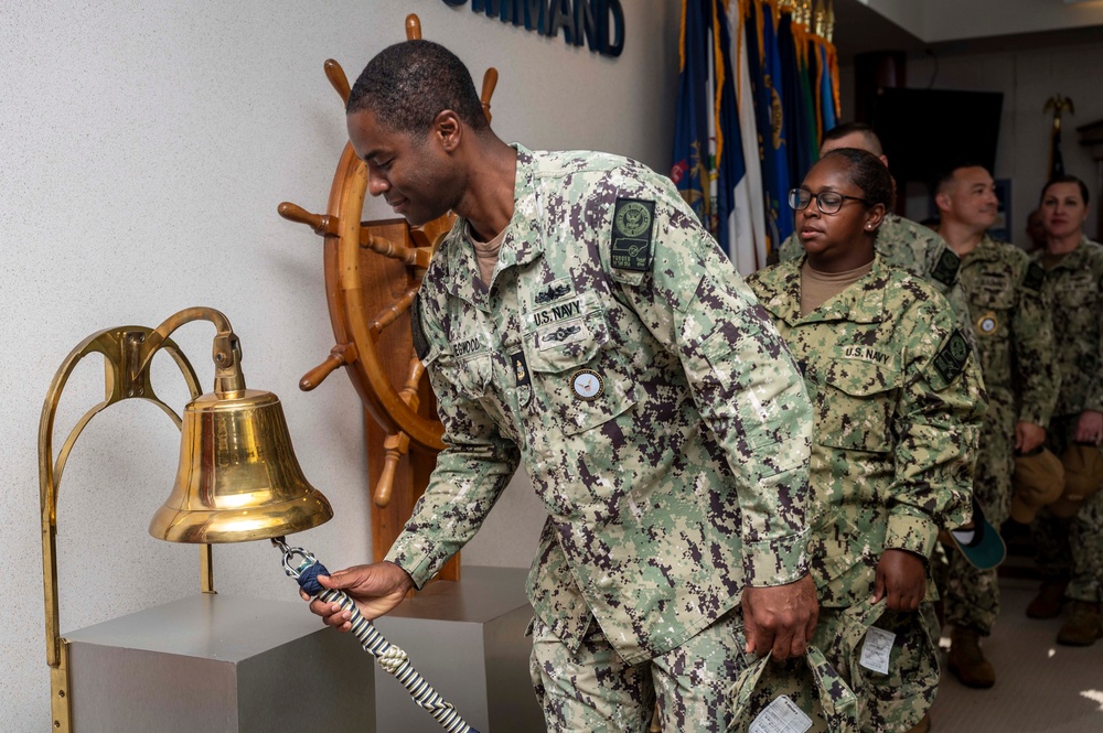 SECNAV Visits Navy Recruiting Command