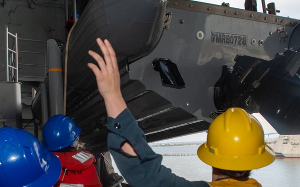 Essex Sailors Perform Safety and Maintenance Pre-Basic Phase Operations