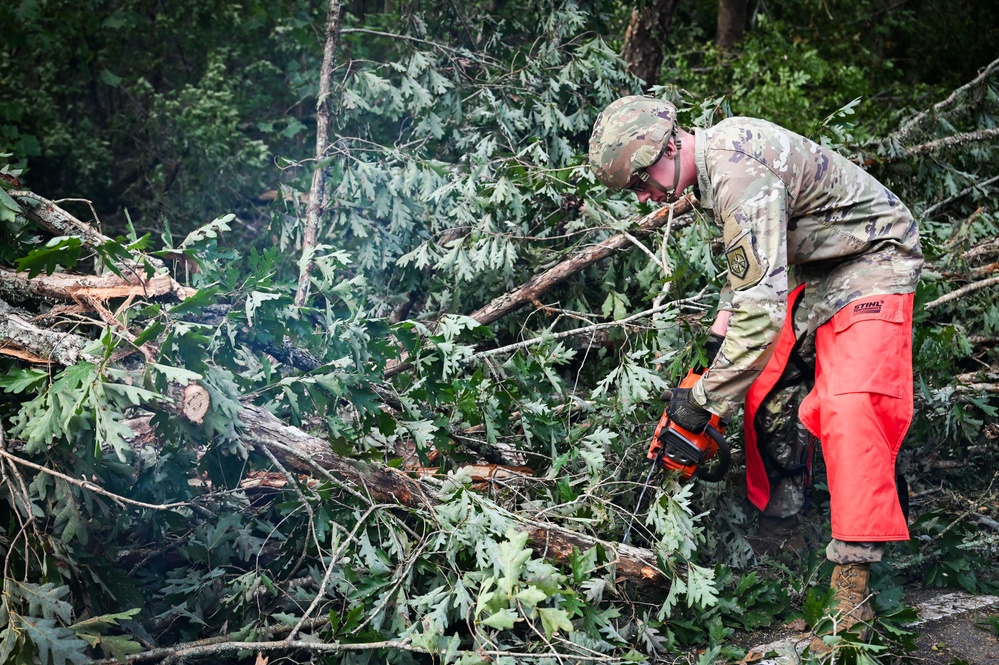 Georgia National Guard Soldiers conduct road clearing operations in Augusta