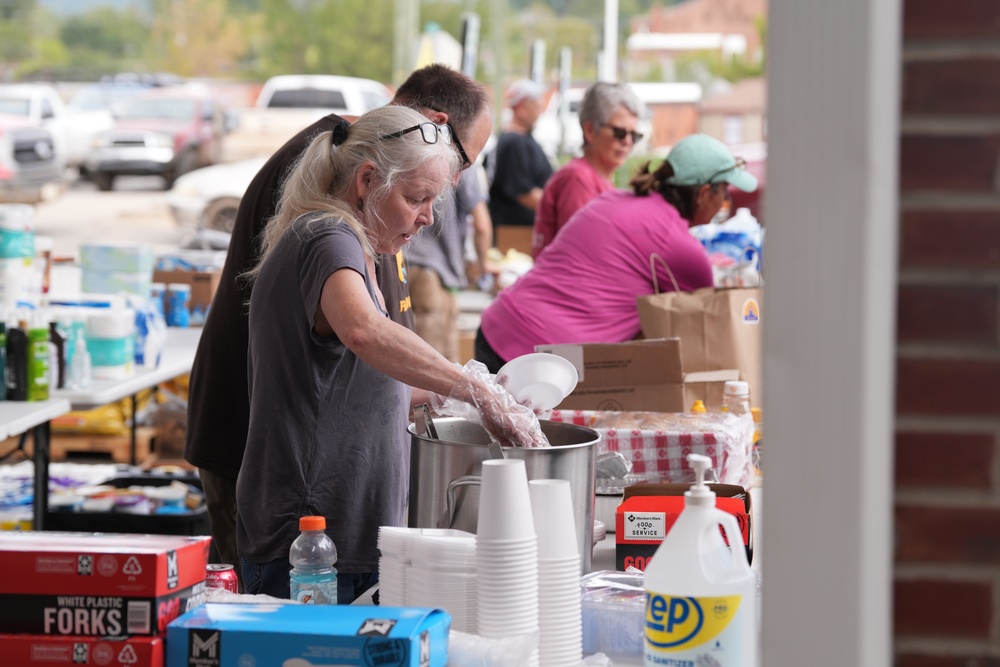 Volunteers Distribute Essential Supplies in Swannonoa, North Carolina