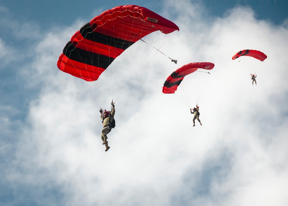 The Sky’s the Limit: Green Berets conduct jump demonstrations