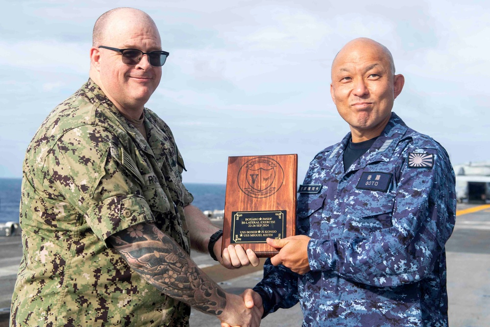 JMSDF Commander, Escort Division 5 visits USS Boxer