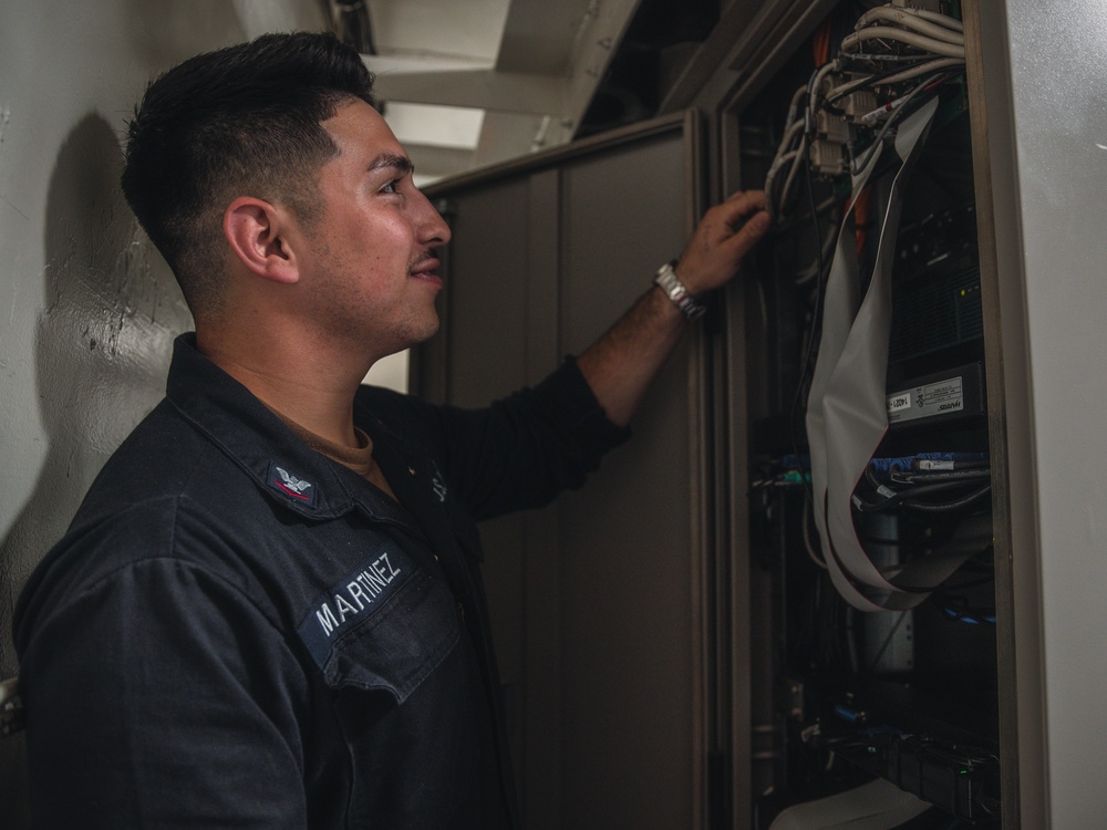 USS George Washington Sailors troubleshoot equipment