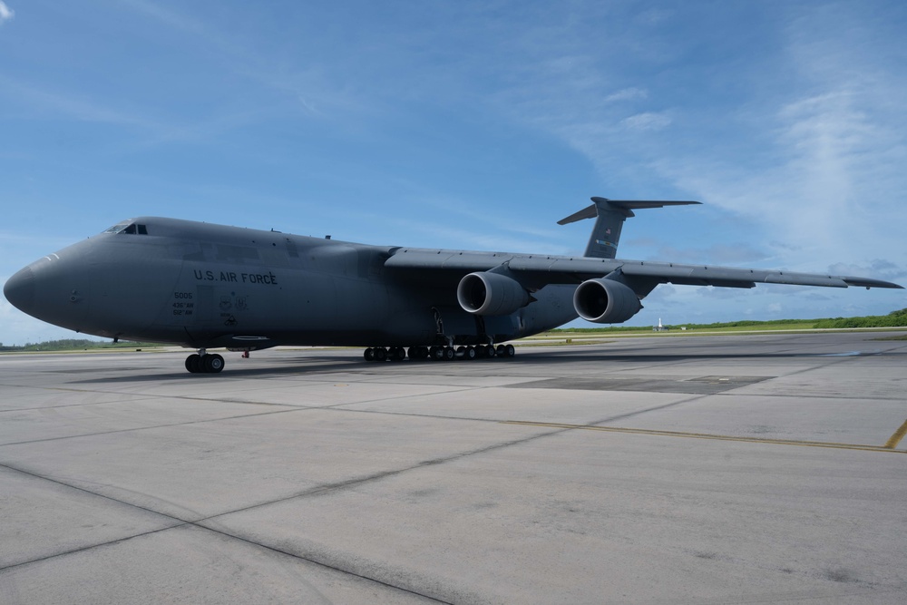 U.S. Air Force C-5 arrives in Diego Garcia