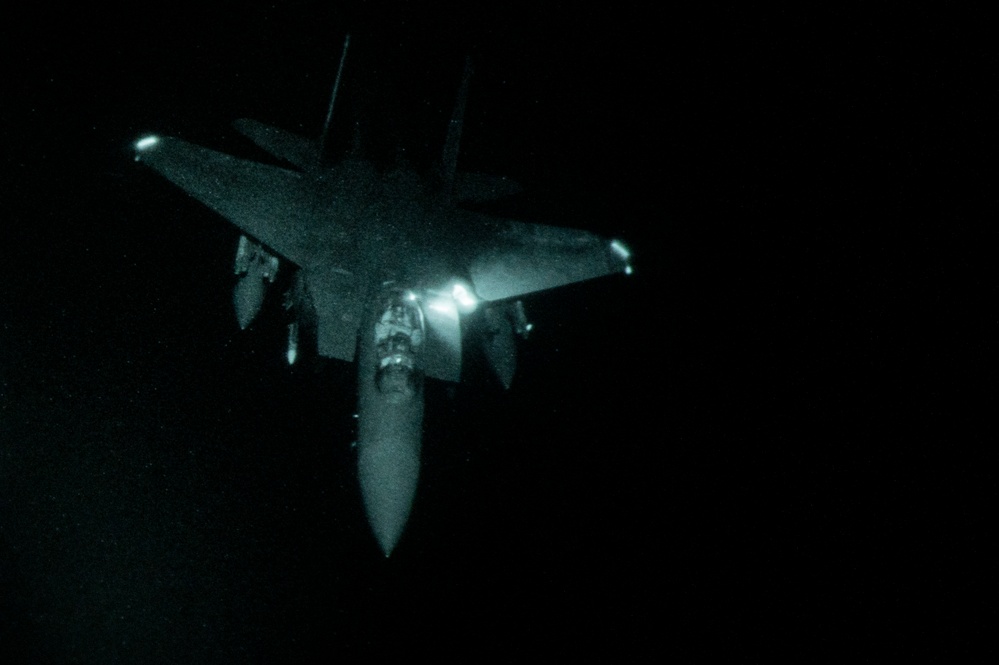 KC-135 refuels F-15Es at night