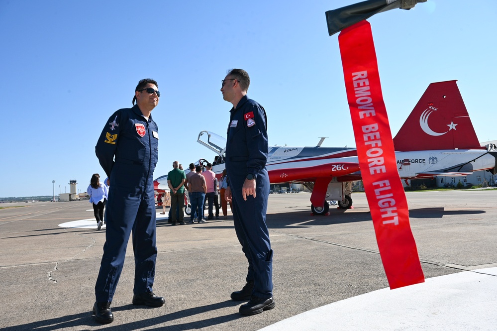 Incirlik welcomes Turkish Stars ahead of TEKNOFEST Adana