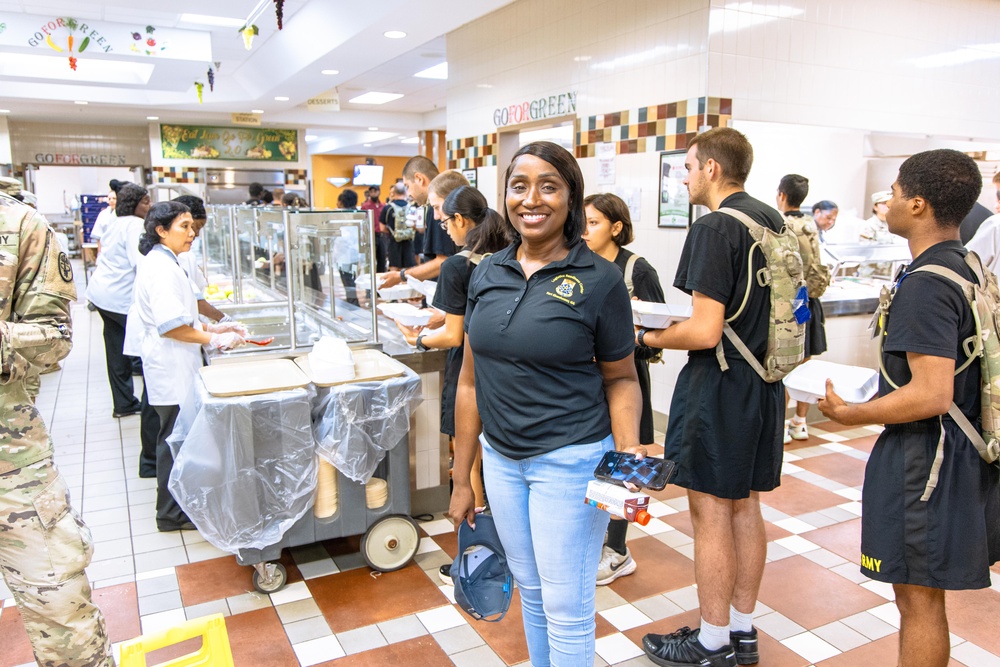 Feeding Soldiers a Hot Meal