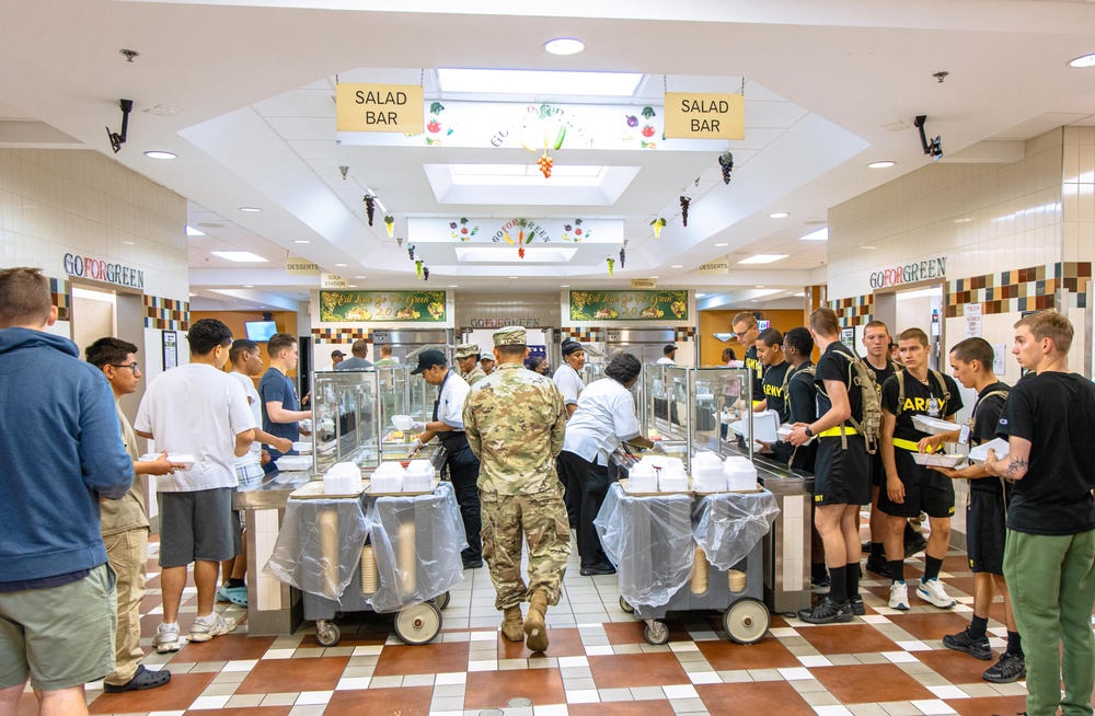 Feeding Soldiers a Hot Meal