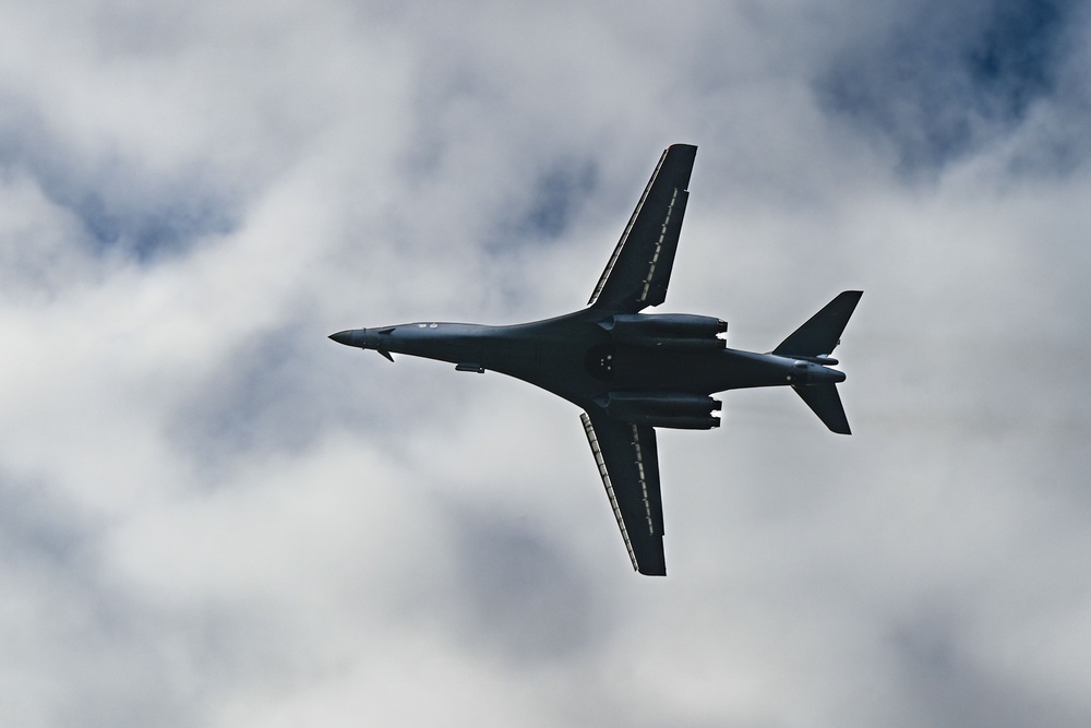 Marking 30 years; B-1B Lancer performs hot pit refuel at Grand Forks AFB