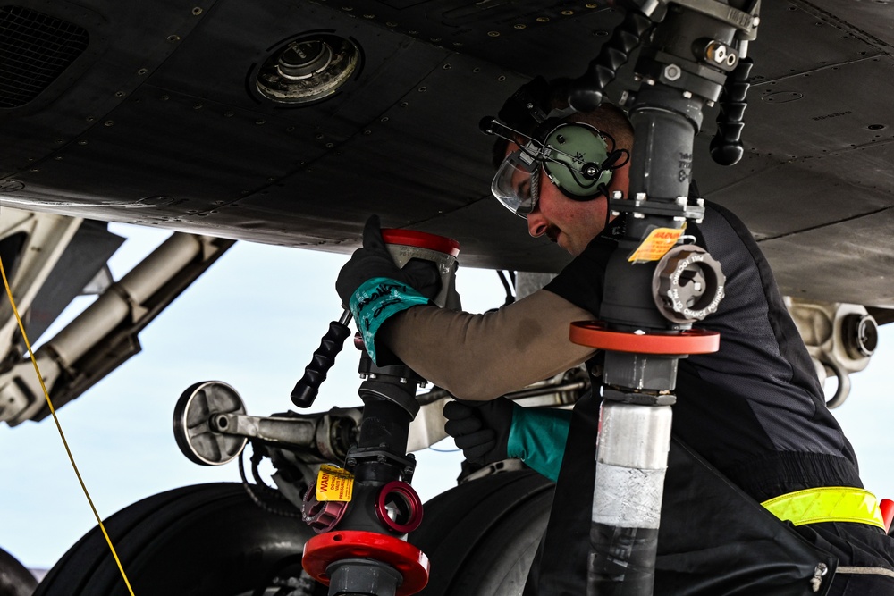 Marking 30 years; B-1B Lancer performs hot pit refuel at Grand Forks AFB