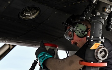 Marking 30 years; B-1B Lancer performs hot pit refuel at Grand Forks AFB