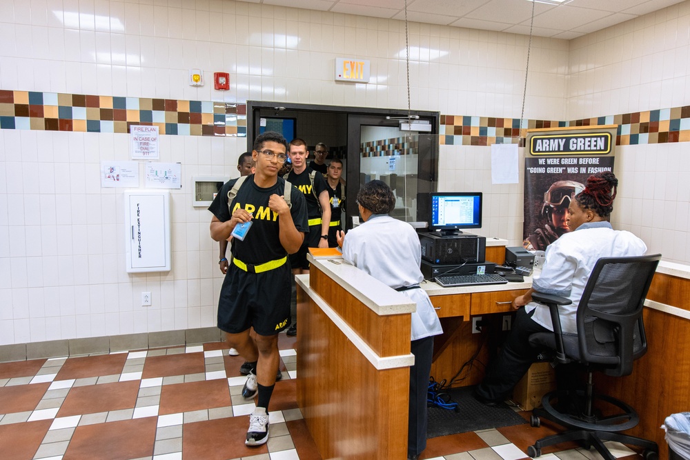 Feeding Soldiers a Hot Meal