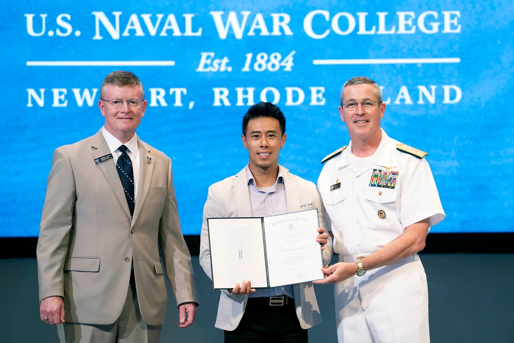 Leader excels at Naval War College