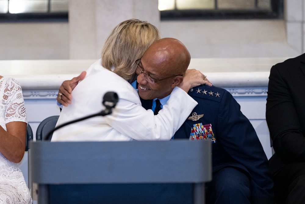 The Annual Gold Star Mother’s Day Commemoration Ceremony is Held at Arlington National Cemetery