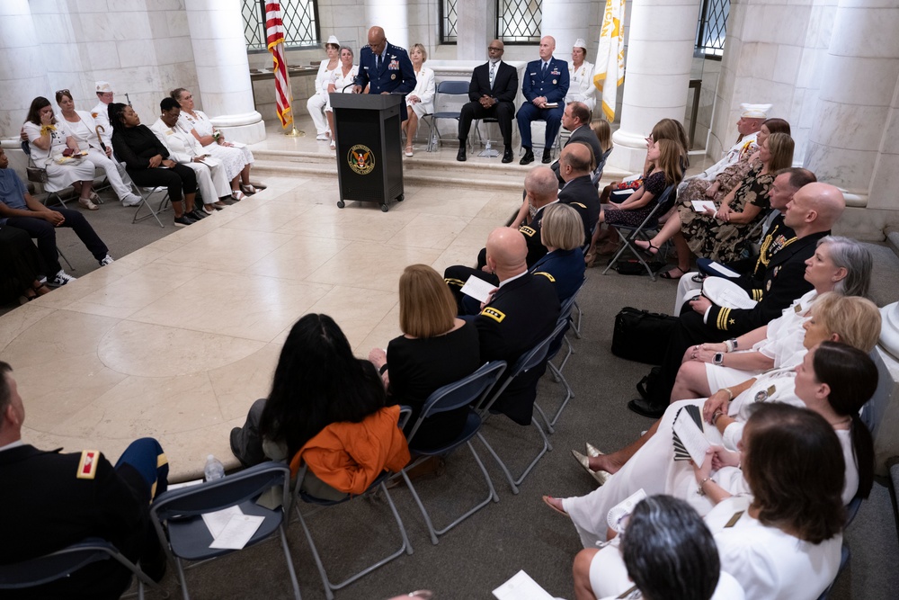 The Annual Gold Star Mother’s Day Commemoration Ceremony is Held at Arlington National Cemetery