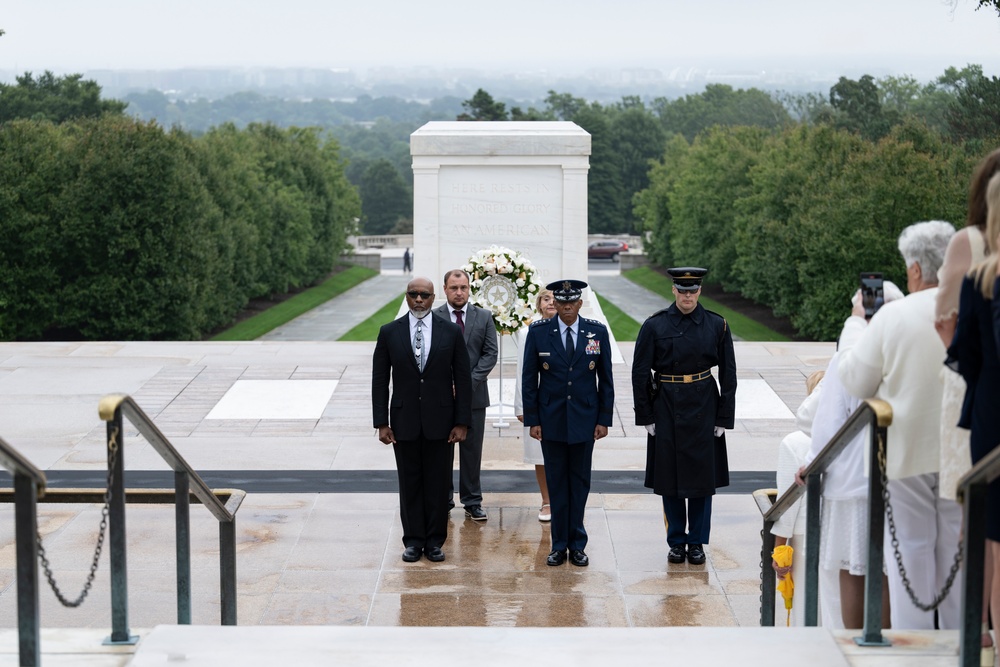 The Annual Gold Star Mother’s Day Commemoration Ceremony is Held at Arlington National Cemetery