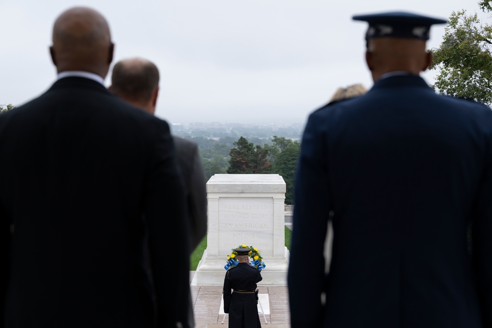 The Annual Gold Star Mother’s Day Commemoration Ceremony is Held at Arlington National Cemetery